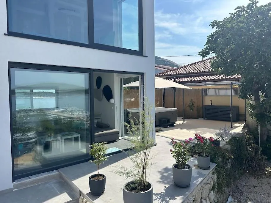 Villa Seawave - On The Beach! Rab Town