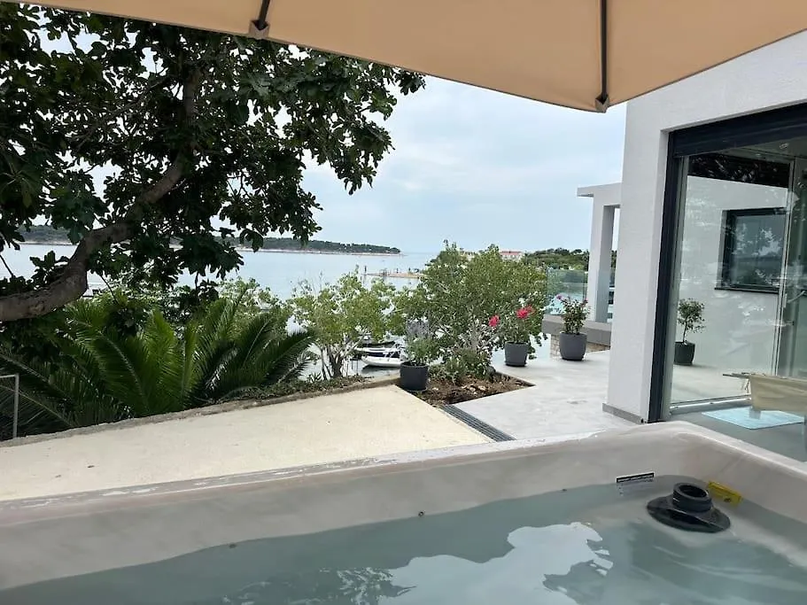 Villa Seawave - On The Beach! Rab Town
